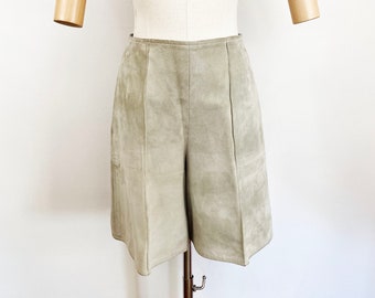 1970s Light Gray Suede Leather High Waisted Wide Leg Shorts Minimalist Boho Unique Mod Shorts / Size Small