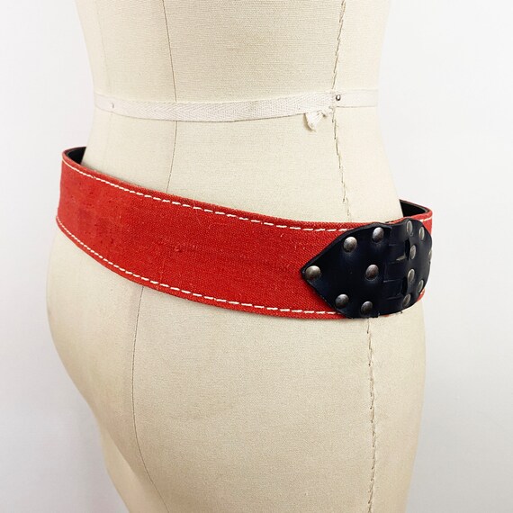 1970s Vera Neumann Red Linen and Black Leather Cl… - image 4