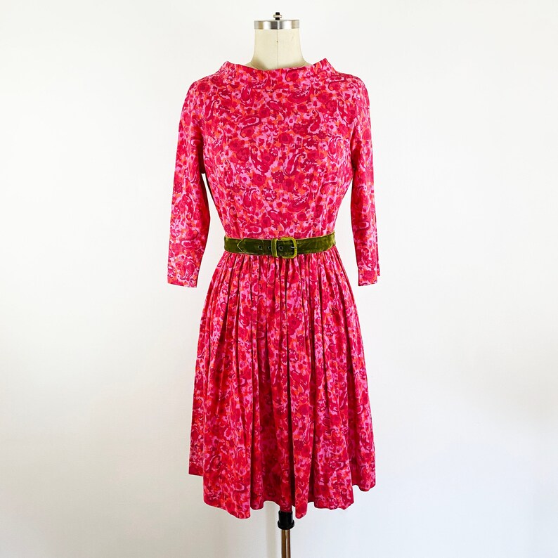 1950s Fuchsia Pink Abstract Paisley Cotton Fit and Flare Day Dress Retro Party Rockabilly Pin Up Cute Bright / Size Medium 8 imagem 1