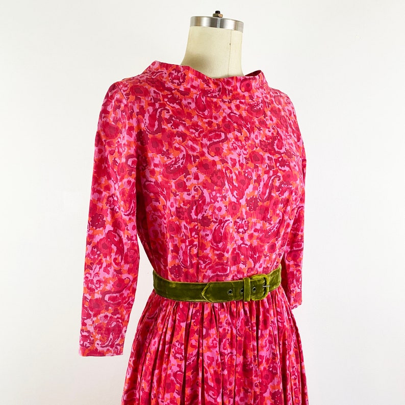 1950s Fuchsia Pink Abstract Paisley Cotton Fit and Flare Day Dress Retro Party Rockabilly Pin Up Cute Bright / Size Medium 8 imagem 4