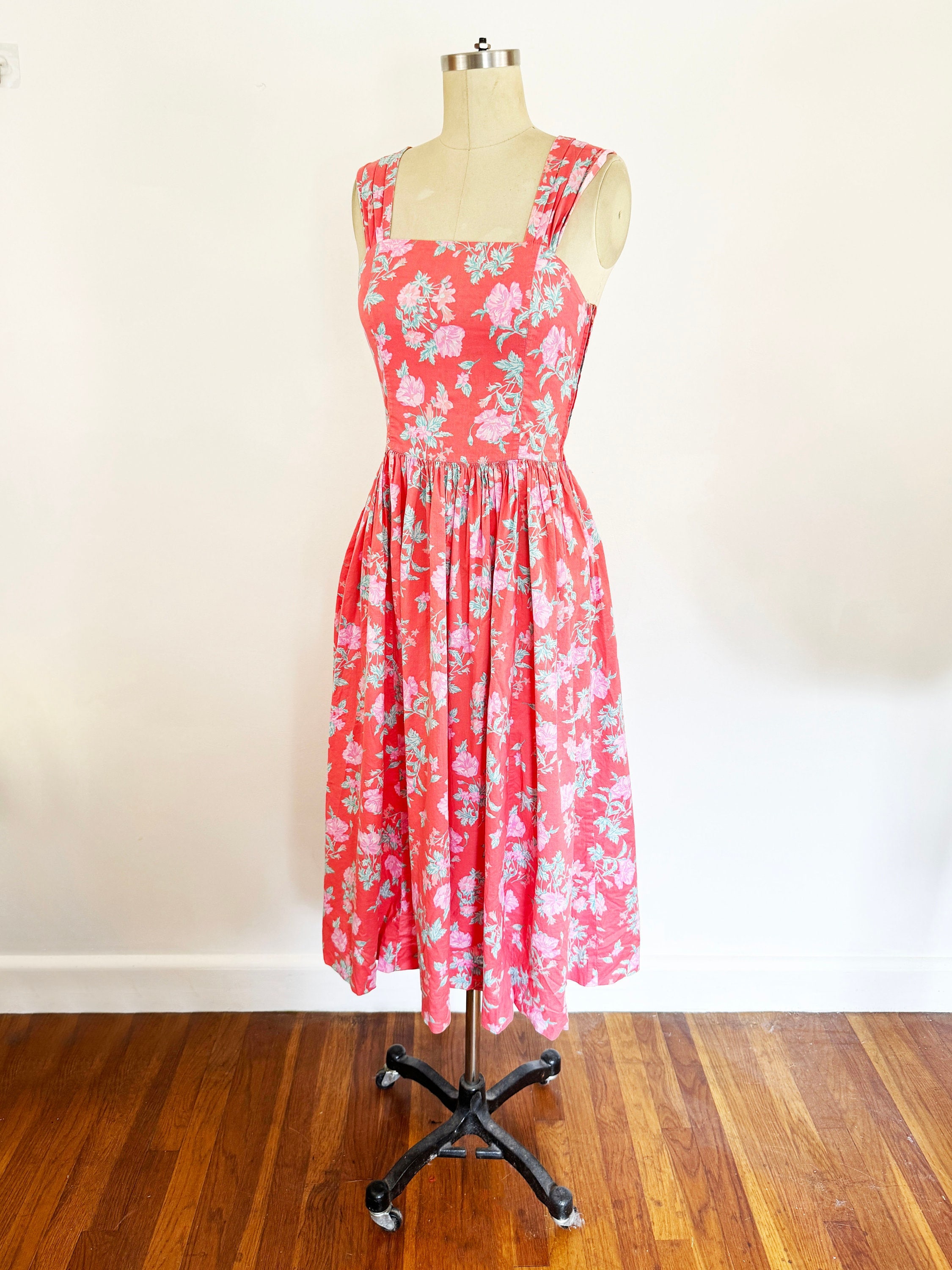 【完売品】サンサカエプチ　Laura smocked dress Fallen Dress