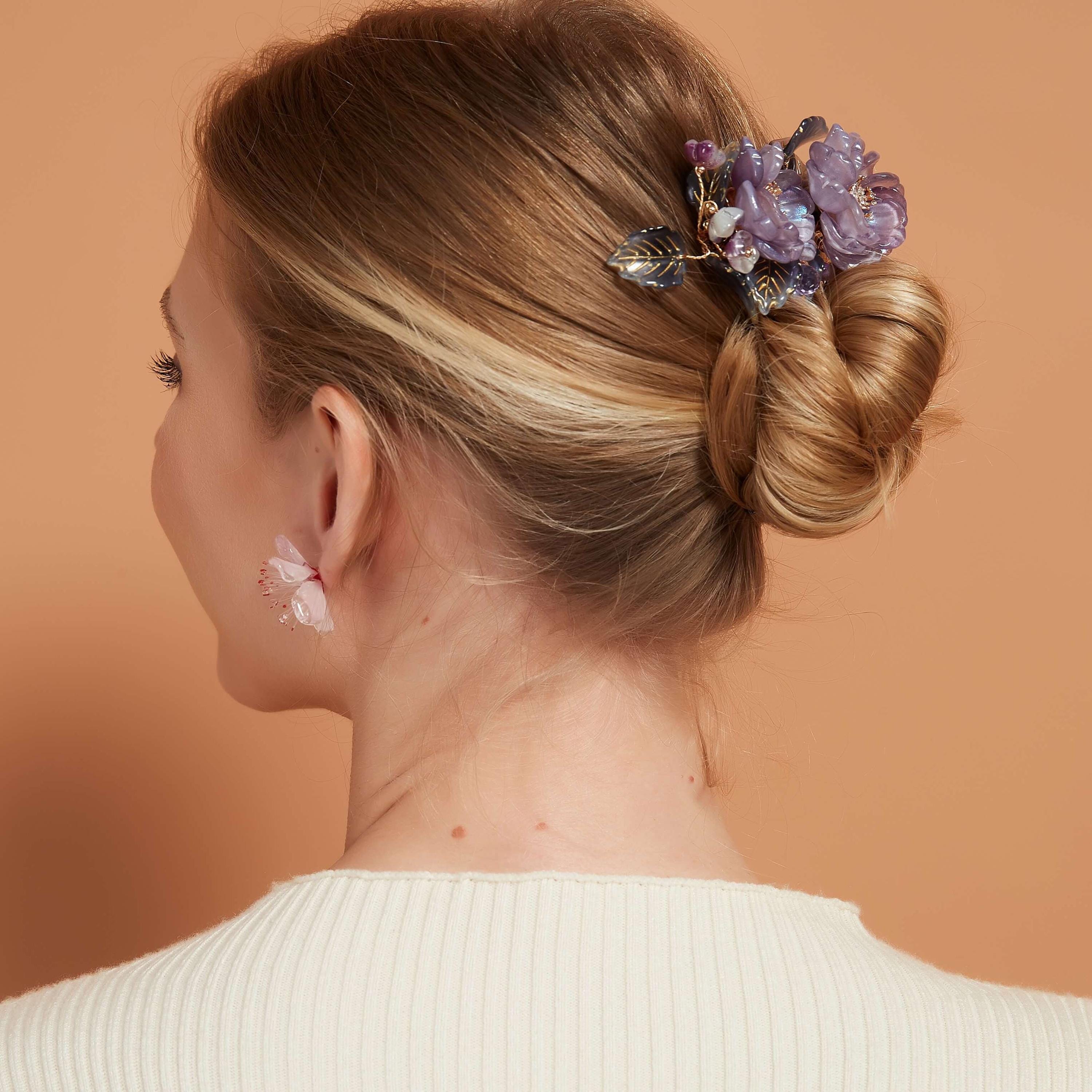 紫のベゴニアの花のヘアクリップ、ロマンチックな花のヘア 