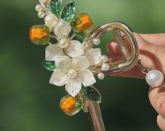 Jasmijnbloem goudbessen haarklauw, romantische haarversieringen, gebloemde haarklauw, huwelijksgeschenken, haarklauw witte bloem