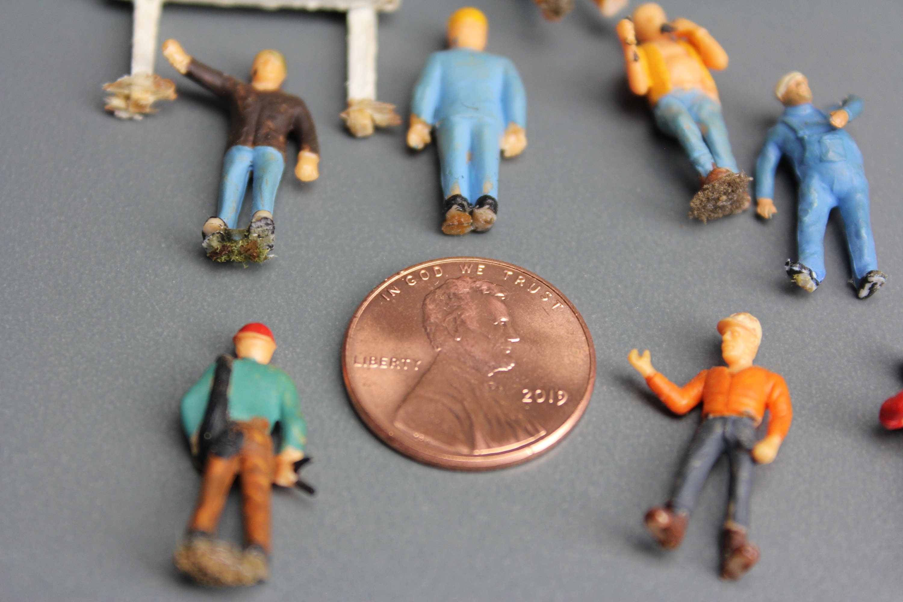 00 scale model figures