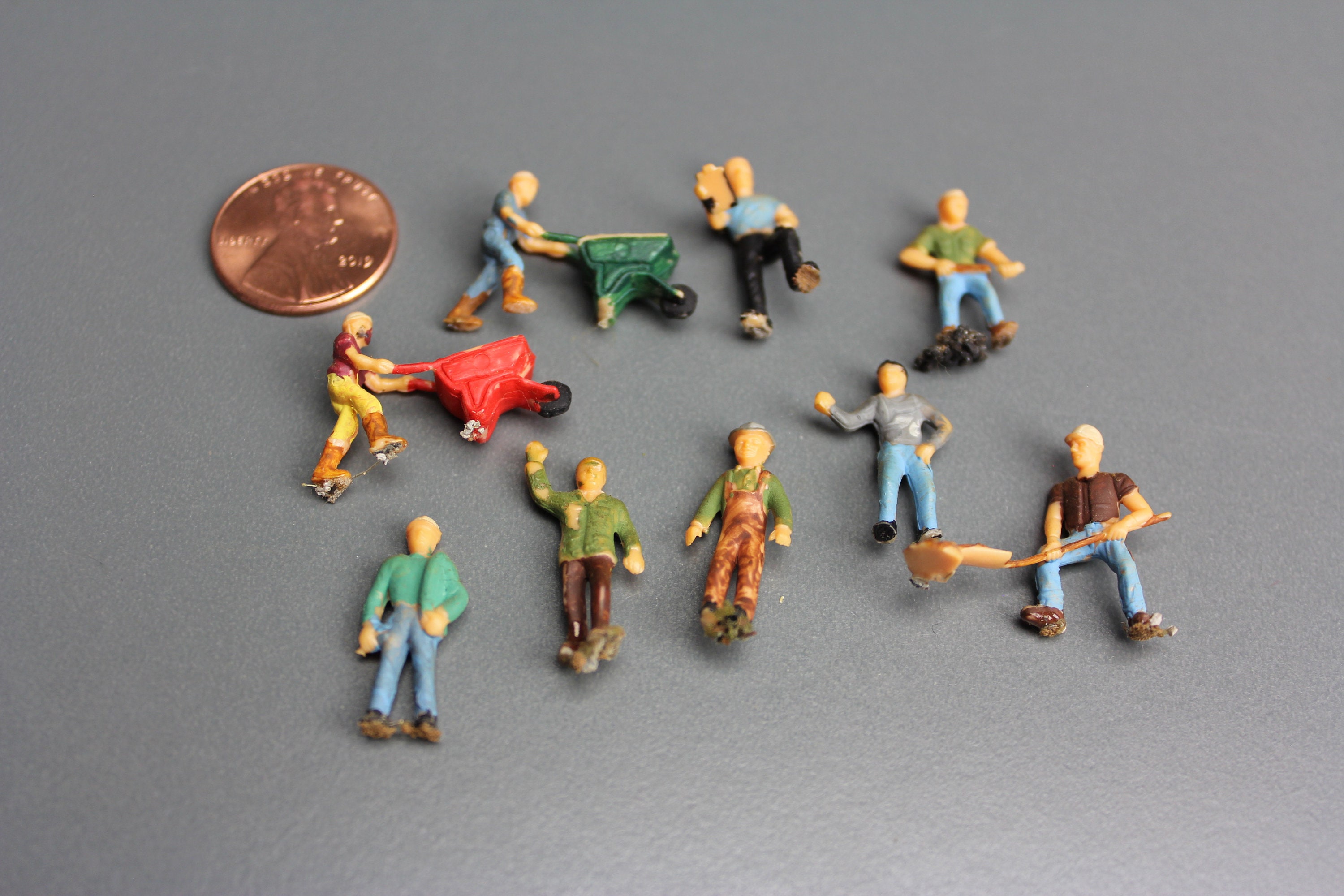 HO Scale Finished Models of 9 Different Painted Figures for your Model