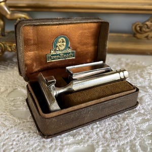 Vintage Ever-Ready Single-Edge Safety Razor Set with Original Case & Blades – Chrome Shaving Kit – 1930s–40s Grooming Collectible