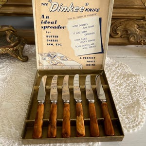 Vintage “Dinkee” Fruit & Butter Spreader Knife Set – Bakelite Handles, Original Box – Ideal for Cheese, Jam, or Entertaining