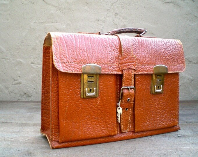 SALE Vintage Distressed Rugged Camel Leather Briefcase W/key and Lock