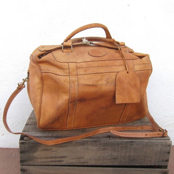 80s Medium Duffle Overnight Weekender Distressed Tan Leather Buckled Tote Travel Bag