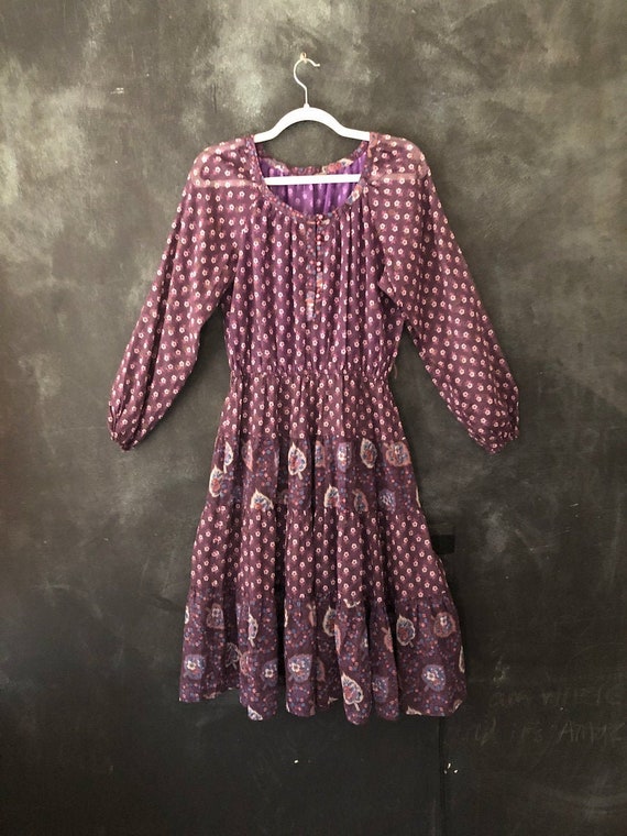 1970's Purple Floral Print Peasant Dress Woven Cot