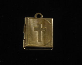 Medallón de libro vintage de latón crudo, colgante de 10 mm x 12 mm, motivo de cruz, fabricación de joyas