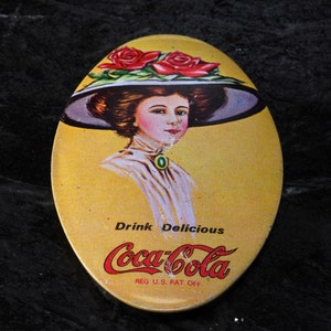Vintage 1970&#39;s Coca-Cola Oval Pocket Mirror Coca Cola Makeup Purse Mirror 1