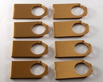 Lote de 8 clips de dinero vintage latón chapado en oro con agujero NOS 1950 necesita aflojar EE.UU.