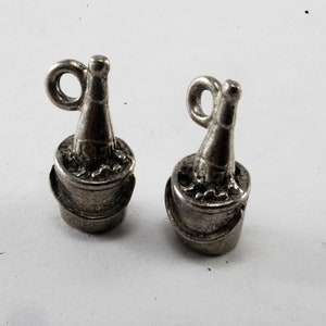 Vintage CHarm Silver Tone Metal Champagne In Ice Bucket Pendant Pair 27mm DIY