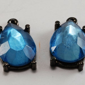 Vintage Charm Dangle Blue Glass Faceted Stone Gray Silver Setting Pair