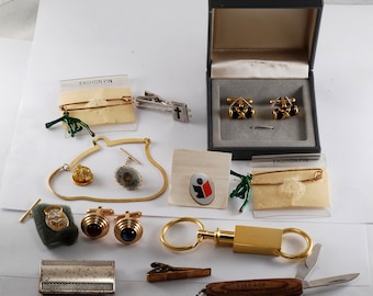 Lote mixto de gemelos vintage, alfileres, llavero, clips para dinero, cuchillo, ETC.