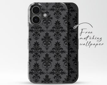 Könnte beinhalten: Handyhülle mit einem dunkelgrauen Damastmuster und einem Angebot für ein passendes Hintergrundbild. Die Hülle hat ein schwarzes Blumenmuster auf grauem Hintergrund. Der Text "Free matching wallpaper" ist kursiv geschrieben.