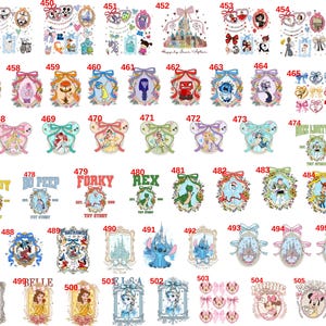 Op de afbeelding: Een verzameling kleurrijke, decoratieve stickers met verschillende stripfiguren en ontwerpen. De stickers zijn gerangschikt in een raster en tonen een verscheidenheid aan thema's, waaronder Disney-personages en Toy Story.