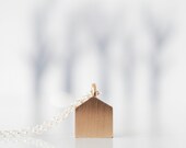 Collar de la casa en bronce y cadena de plata de ley refugio vivienda