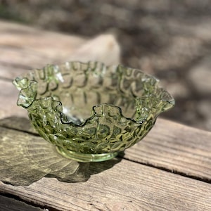 Vintage 60&#39;s Fenton Avocado Ruffled Thumbprint Bowl