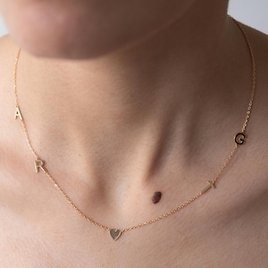 Colar de letra de coração personalizado • Colar com nome personalizado com iniciais douradas ou prateadas • Colar delicado de amor para presentear mulheres