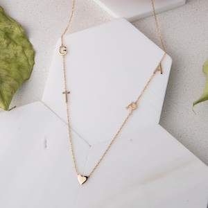 Colgante con inicial de corazón personalizado • Collar con dije de letra personalizado de oro o plata • Delicado regalo de joyería para ella o su novia