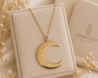 Ayatul Kursi Crecent Necklace | Arabic Calligraphy Pendant, 18K Gold Plated Stainless Steel, Islamic Jewelry