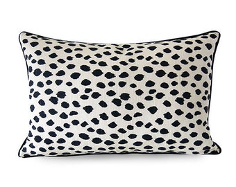 Duma Spots Pillow Cover - Negro y Beige - con Tubería - Almohada Animal - Almohada Decorativa - Almohada Dálmata - Leopardo - Guepardo