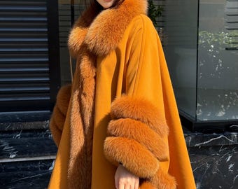 Capa de cachemira mostaza con ribete de piel de zorro: Chal de invierno de lujo hecho a mano. Chaqueta de piel de zorro. Chal de piel de zorro. Capa de piel de zorro.