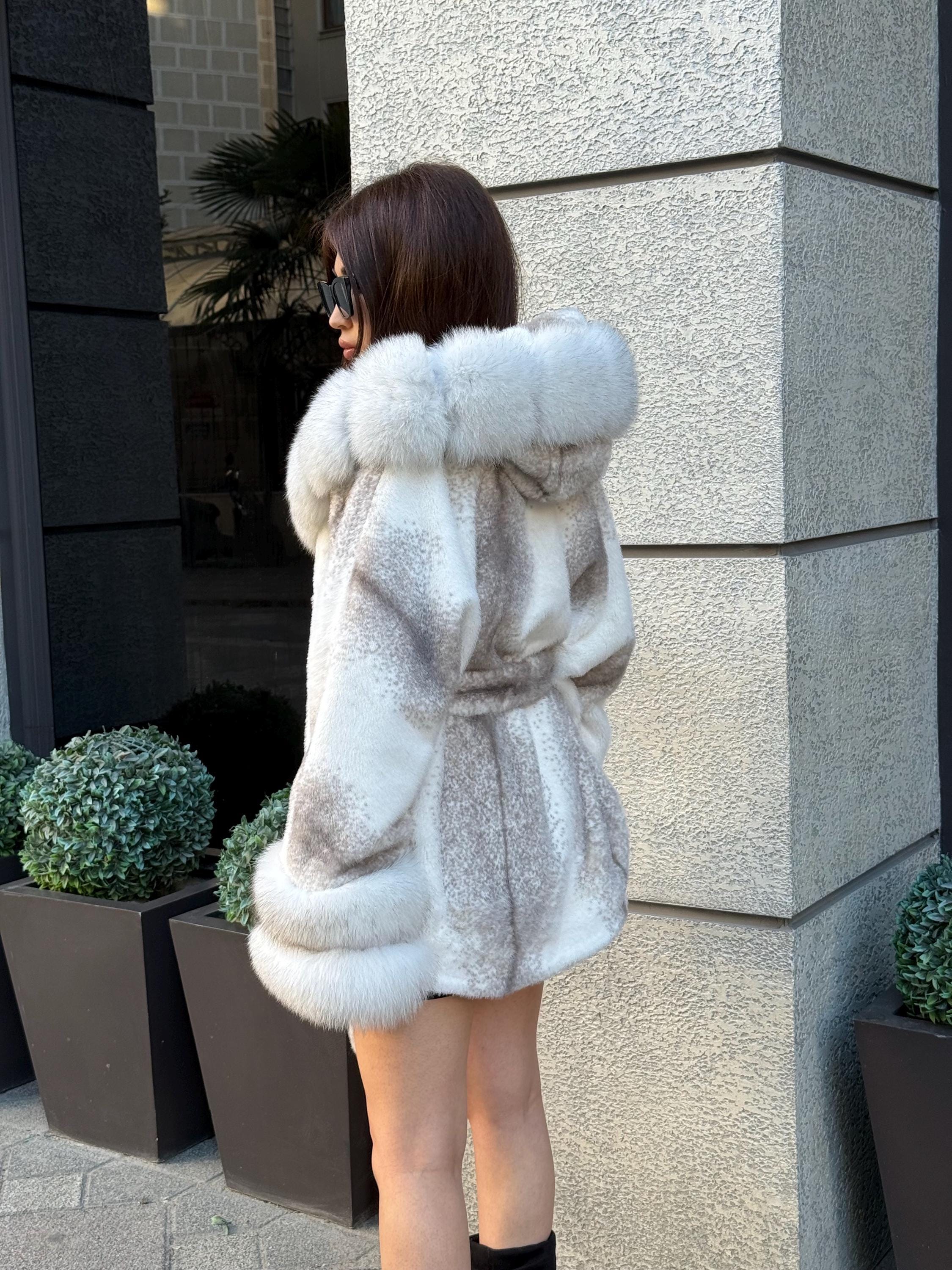 ホワイトオンブレフェイクミンクファーケープコート、レディース