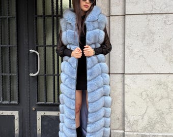 Blauw handgemaakt lang vossenbontvest voor dames met afneembare capuchon | Elegante mouwloze maxi-jas van echt vossenbont | Cadeau voor haar | Jubileumcadeau