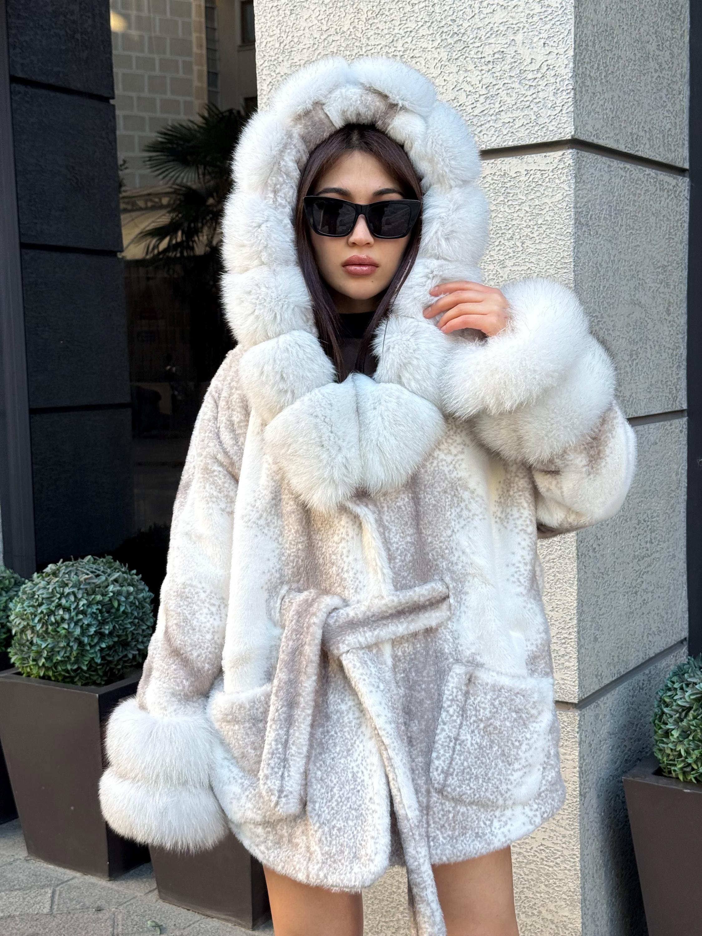 ホワイトオンブレフェイクミンクファーケープコート、レディース