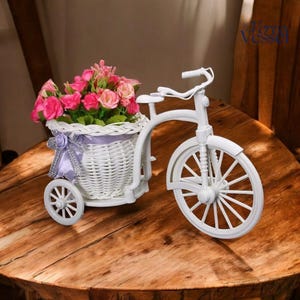 Koszyk Vintage Blue Bike Planter – uroczy trójkołowy doniczka na kwiaty do dekoracji weselnych, centralny element przyjęcia, wyjątkowy prezent na uchwyt na kwiaty