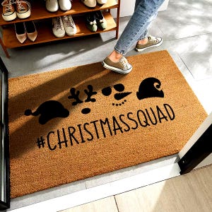 おもしろクリスマス・スクワッド・ドアマット - 玄関ポーチ用ホリデーコイヤーマット - お祝いのウェルカムマット - 友人へのクリスマスプレゼント、クリスマスギフトアイデア