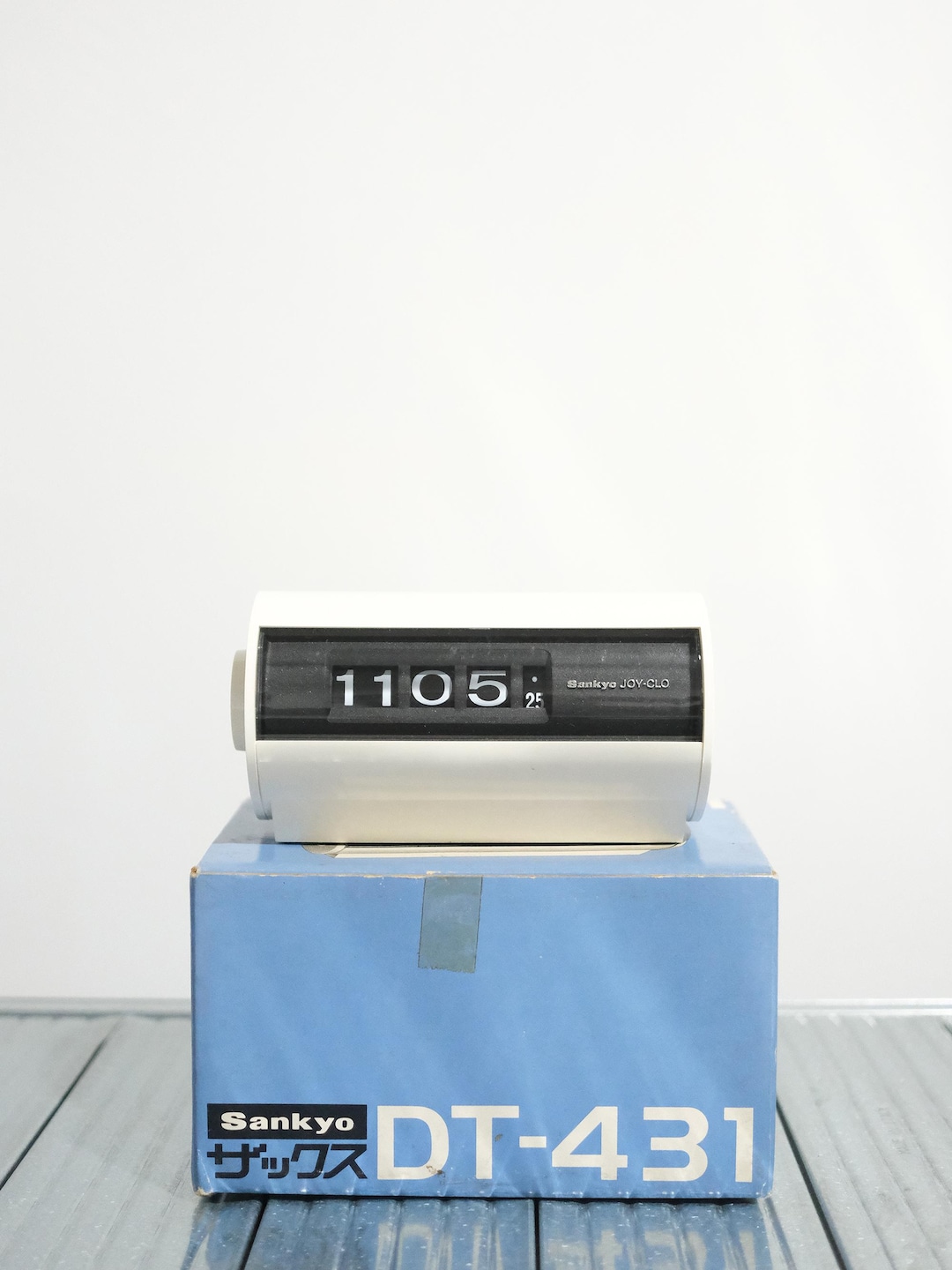 Vintage 70's Japan Sankyo DT-431 Joy-clo White Digital Flip Clock