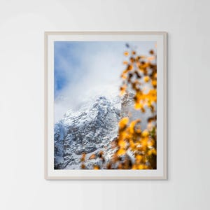Winter Berge – Verschneite Tetons Wandkunst, Herbst und Schnee Naturfotografie, Grand Teton Kunstdruck von Santiago Leon