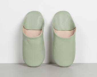 Babuchas de cuero hechas a mano: auténticas zapatillas marroquíes, zapatos de interior unisex, zapatos suaves para estar en casa unisex.