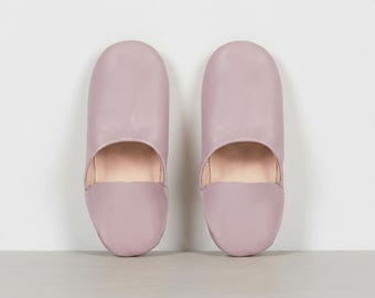Babuchas de cuero hechas a mano: auténticas zapatillas marroquíes, zapatos de interior unisex, zapatos suaves para estar en casa unisex.