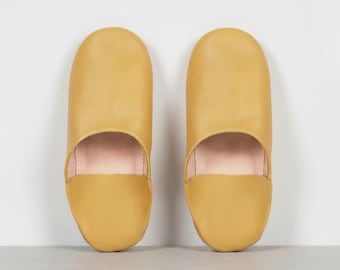 Babuchas de cuero hechas a mano: auténticas zapatillas marroquíes, zapatos de interior unisex, zapatos suaves para estar en casa unisex.