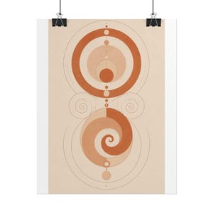 Peut inclure: Une affiche murale verticale présentant une composition géométrique dans des tons terre cuite et crème. Le design comprend des cercles concentriques, des lignes fines et un élément en spirale central, disposés symétriquement sur un fond beige clair.