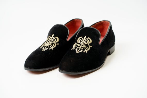 Handmade Black Velvet Loafers for Men – Embroidered Smoking  display picture 3
