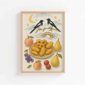 Peut inclure: Une impression encadrée à l'aquarelle représentant deux pies sur une branche, au-dessus d'une assiette de pâtisseries et de fruits. L'œuvre comprend des pêches, des poires, des raisins et un croissant de lune avec des étoiles, aux couleurs douces.