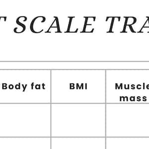 Puede incluir: Un gráfico en blanco y negro "SMART SCALE TRACKER" con columnas para fecha, peso, grasa corporal, IMC, masa muscular, grasa visceral y agua. El gráfico está diseñado para el seguimiento de métricas de salud.