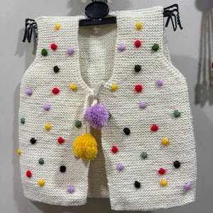 Handgestrickte Baby / Kinderweste - Bunte Bommelstrick - Handgemachtes Babygeschenk - Weich & Einzigartig - Handgestrickte Baby- 100% Bio-Baumwolle