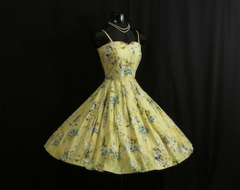 Vintage 1950's 50s Fit and Flare Circle Skirt Yellow Lemon Floral Polished Cotton Sundress Party Prom Dress