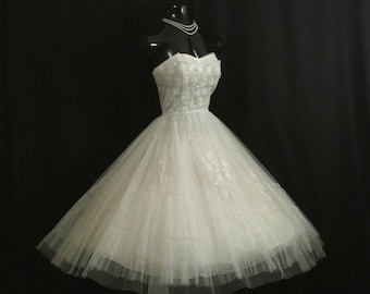 Vintage 1950's 50s STRAPLESS Bombshell White Tulle Silver Metallic Lace Taffeta Party Prom WEDDING Dress Gown