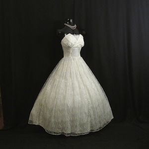 Vintage 1950&#39;s 50s STRAPLESS Bombshell White Silver Metallic Taffeta Lace Party Prom WEDDING Dress Gown