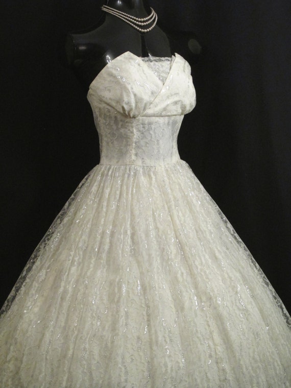 Vintage 1950's 50s STRAPLESS Bombshell White Silv… - image 3