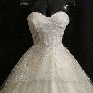 Vintage 50's 50s STRAPLESS Bombshell Ivory Tulle Embroidered Lace Party Prom Wedding DRESS Gown image 4