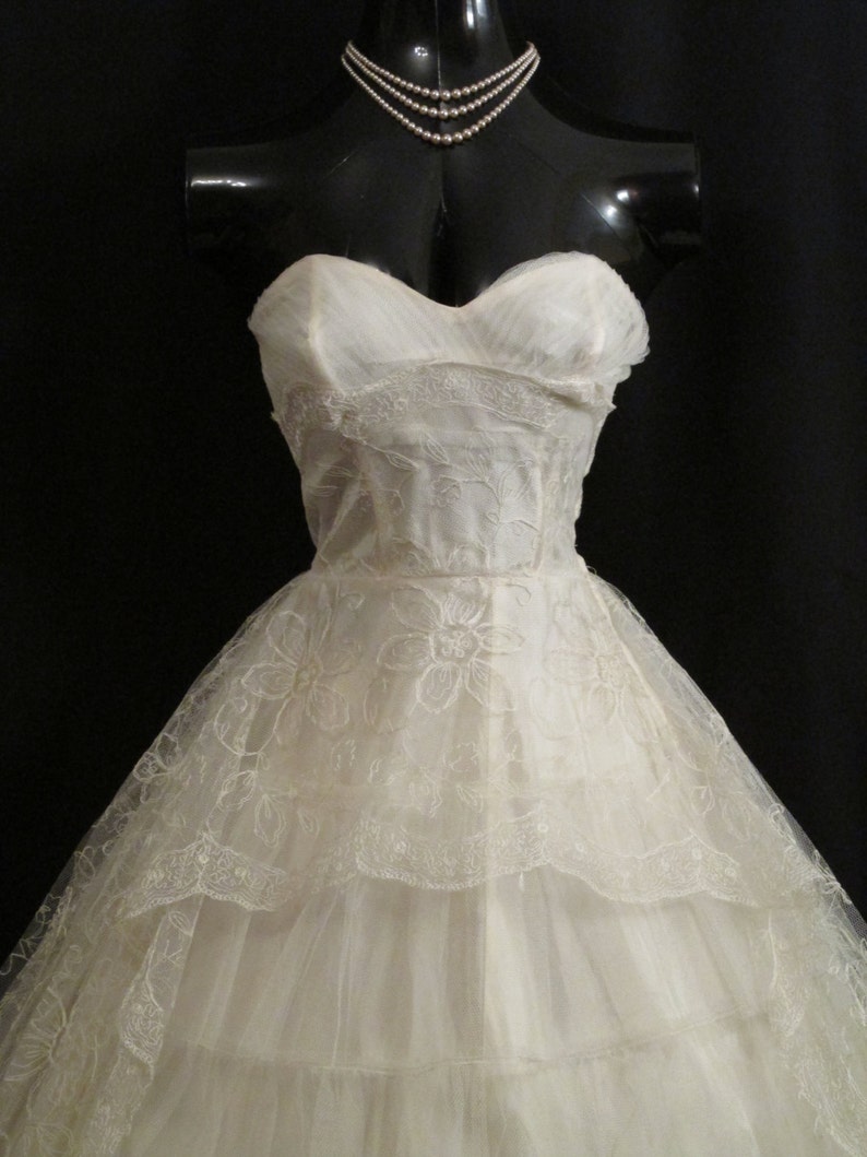 Vintage 50's 50s STRAPLESS Bombshell Ivory Tulle Embroidered Lace Party Prom Wedding DRESS Gown image 4